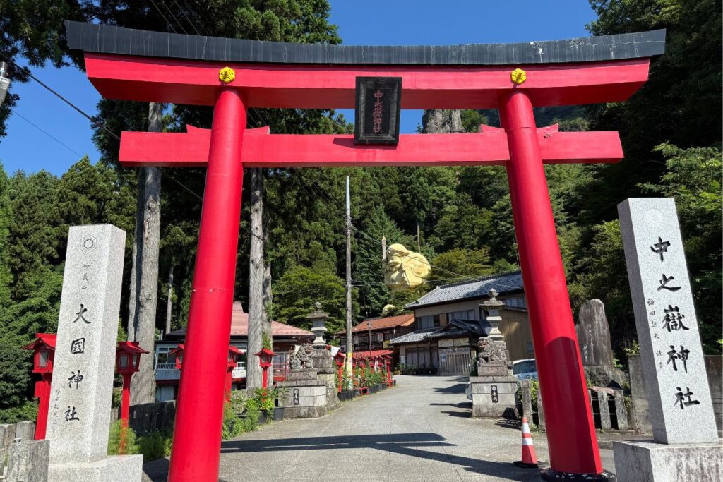 中之嶽神社の第一鳥居