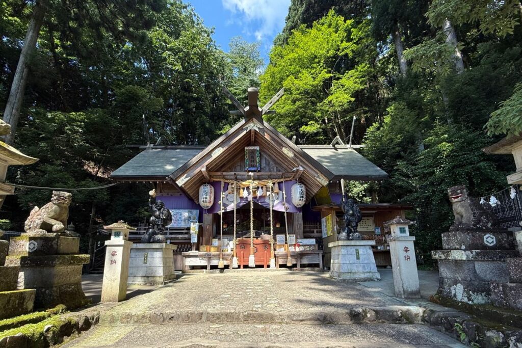 狛犬とだいこく様が守護する甲子大国神社