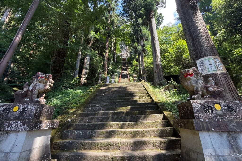 145段の石段