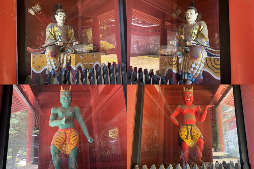 随神門を護る四体の像
