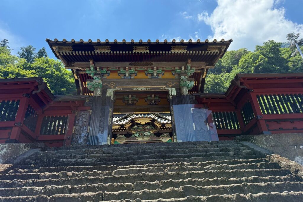 江戸の職人が手掛けた妙義神社唐門
