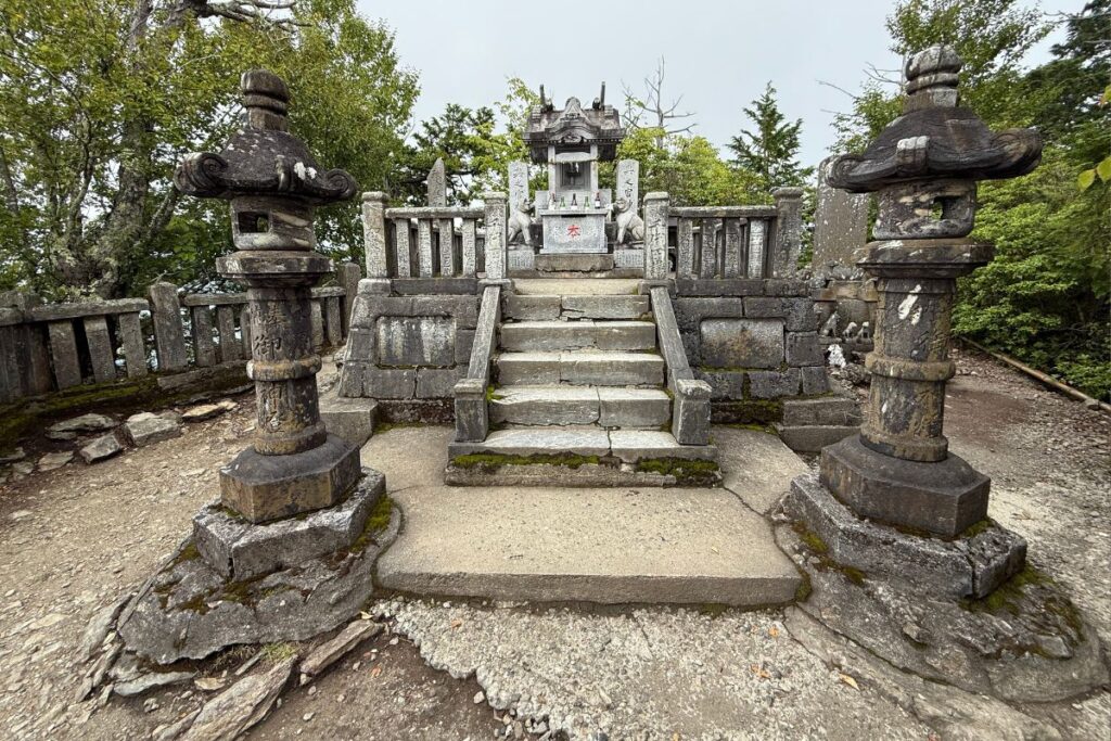 妙法ヶ岳山頂・三峯神社奥宮
