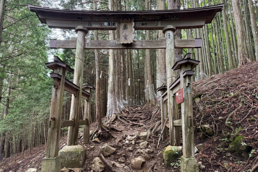木造の二の鳥居
