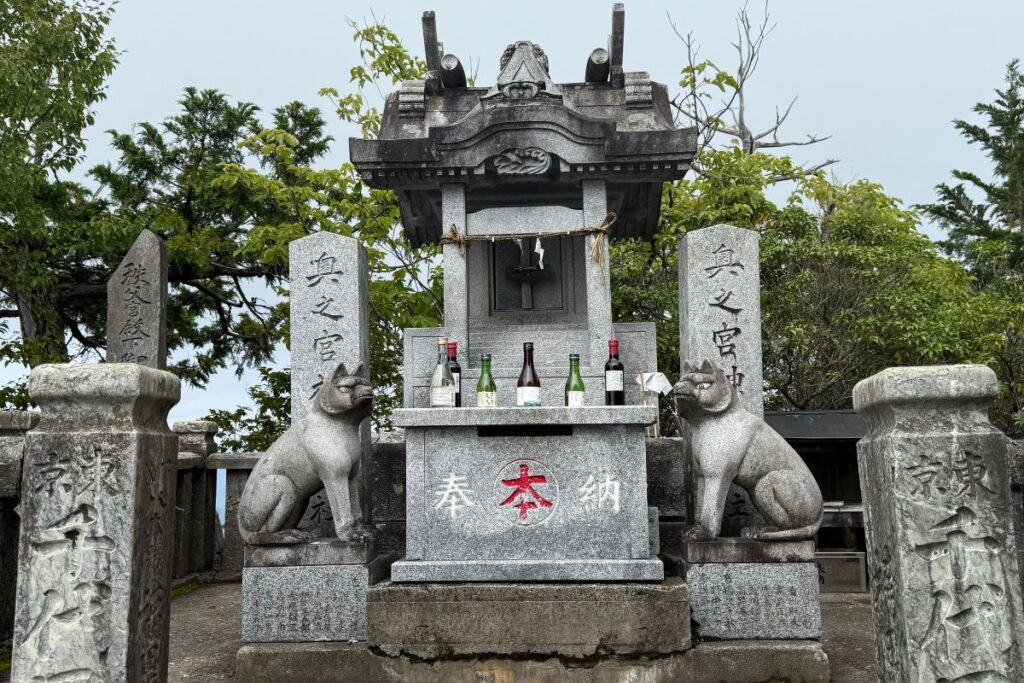 標高1,329mにある三峯神社奥の院(奥宮)