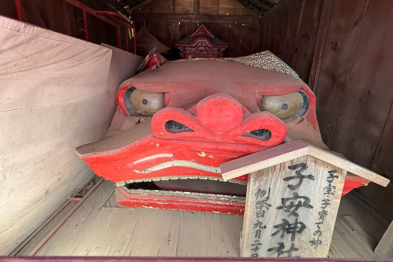 奉納されている獅子頭