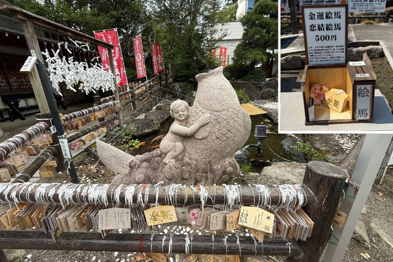 金運招福コイの池と絵馬