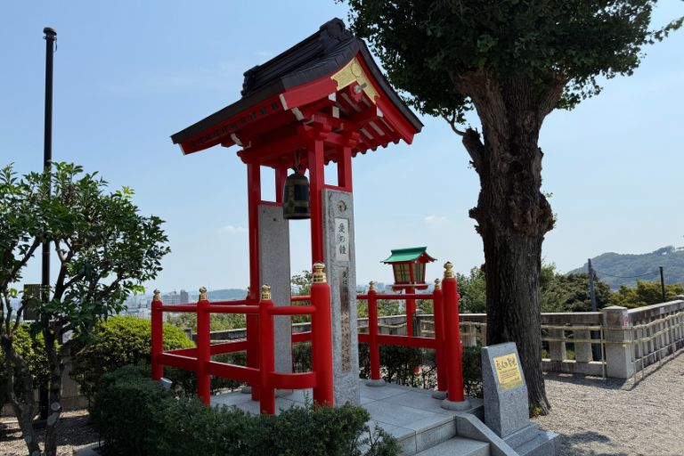足利織姫神社 境内にある愛の鐘