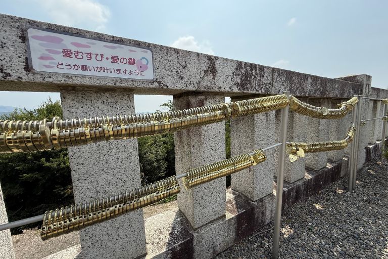 足利織姫神社 愛の鍵を取り付ける場所