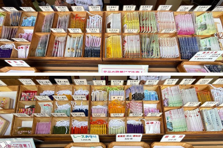 足利織姫神社 授与所に並ぶその他のお守り