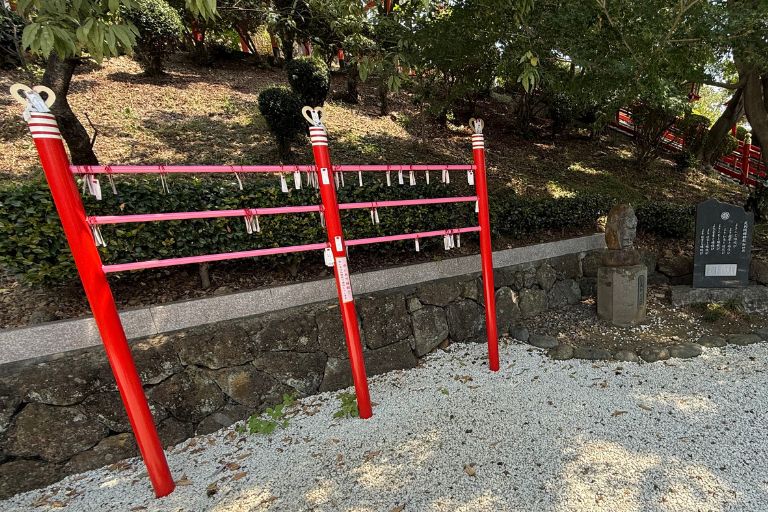 足利織姫神社 縁結び広場の縁結び紐を結ぶ場所